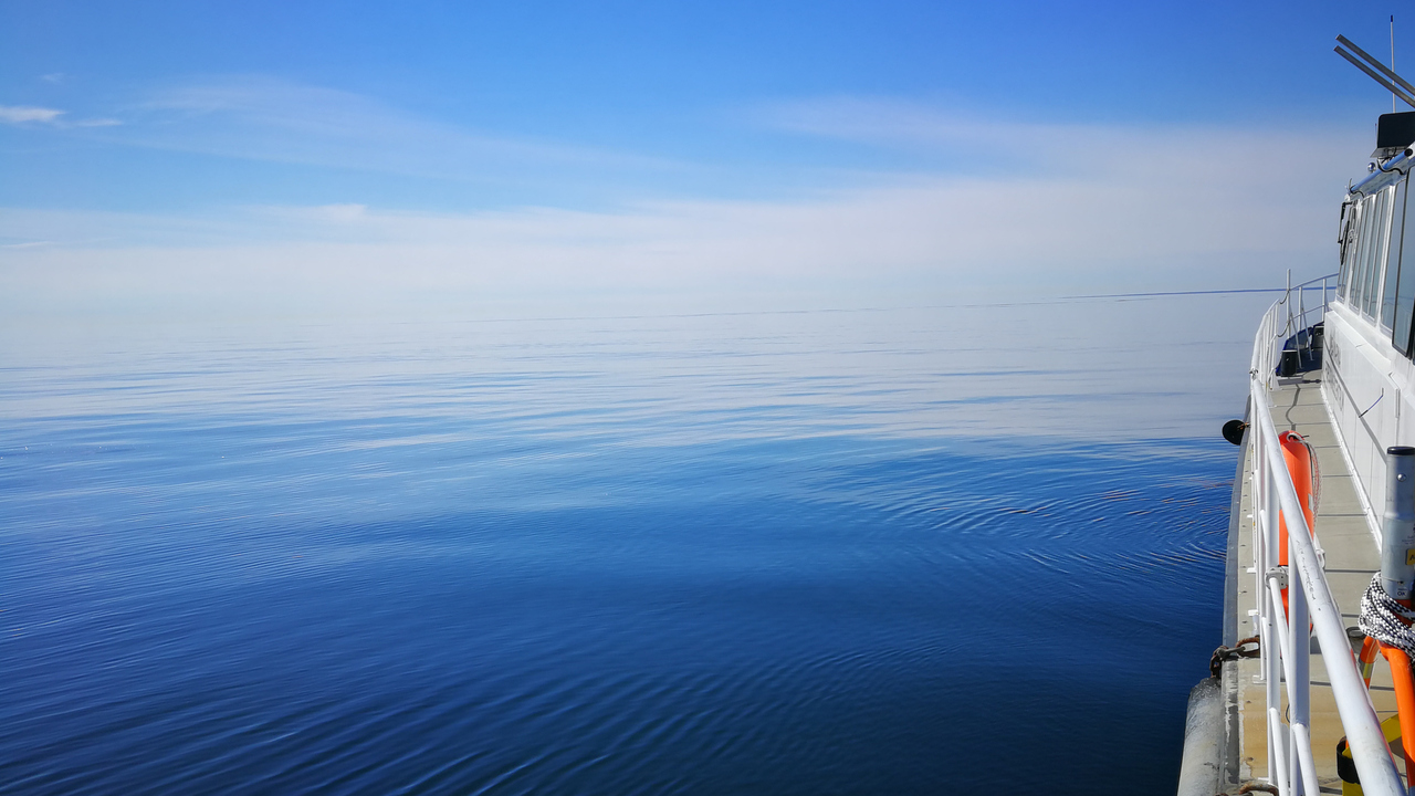 utsikt över lugnt hav från fartyg