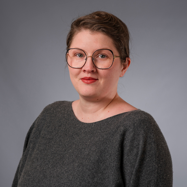 Porträttfoto Elina Omnell Nordung, projektassistent vid Enheten för demografi och åldrandeforskning vid Umeå universitet (EDÅ)