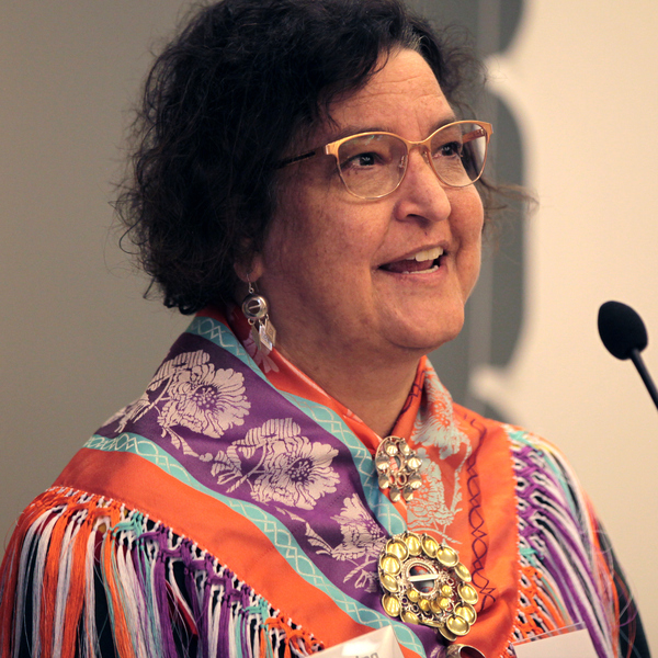 Person håller framförande