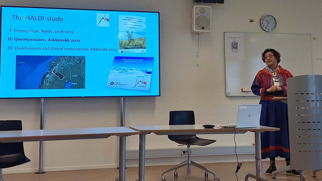 Person håller föreläsning