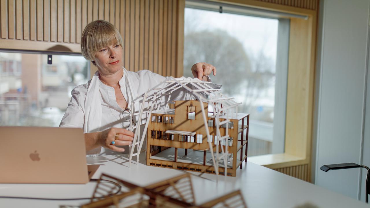 Cornelia RedekerProfessor vid Arkitekthögskolan vid Umeå universitetRoll: Katalogansvarig, Prefekt