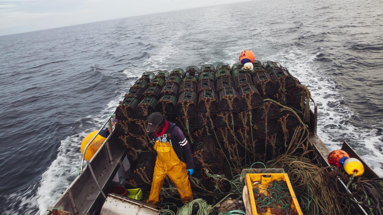 En fiskebåt på havet