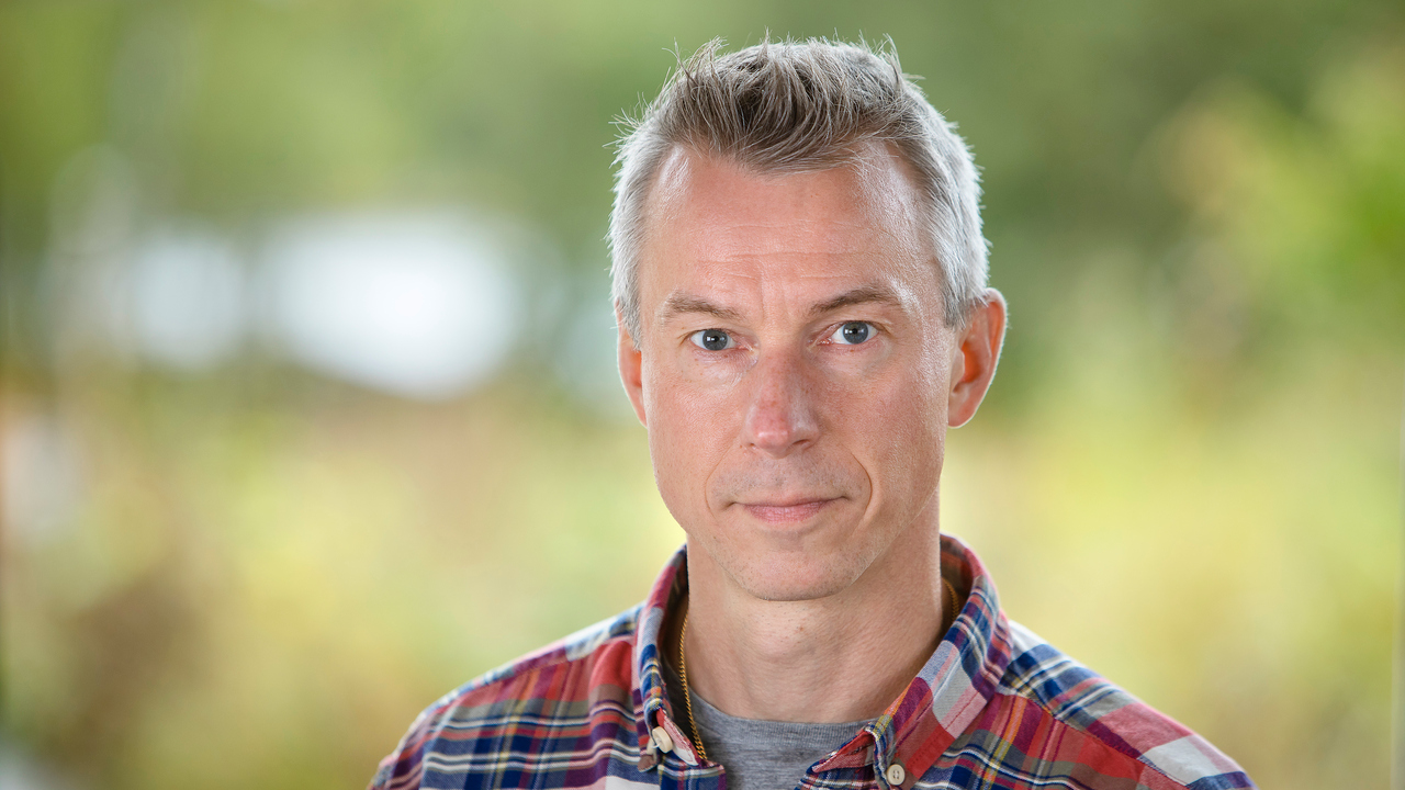 Porträtt på Johan Edin, Doktorand vid Pedagogiska institutionen, Umeå universitet