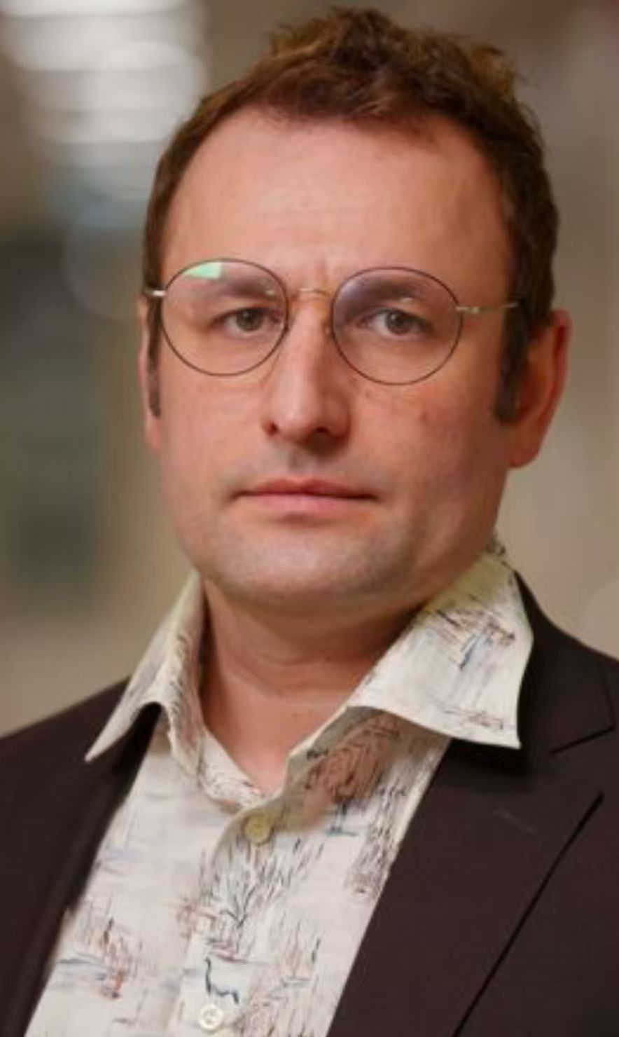 Personalbild Naser Tavajohi