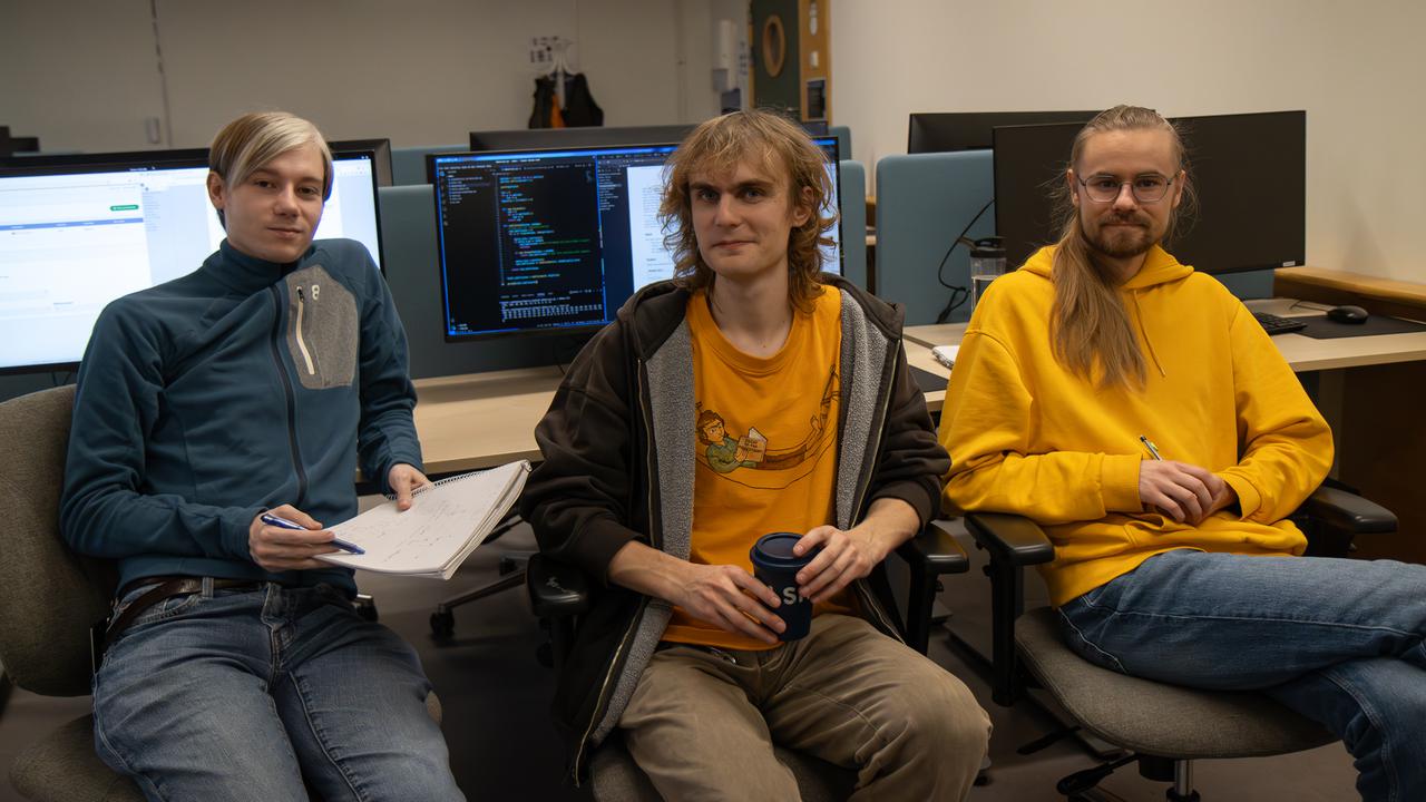 Simon, Ture och Algot, studenter och amanuenser vid Institutionen för datavetenskap