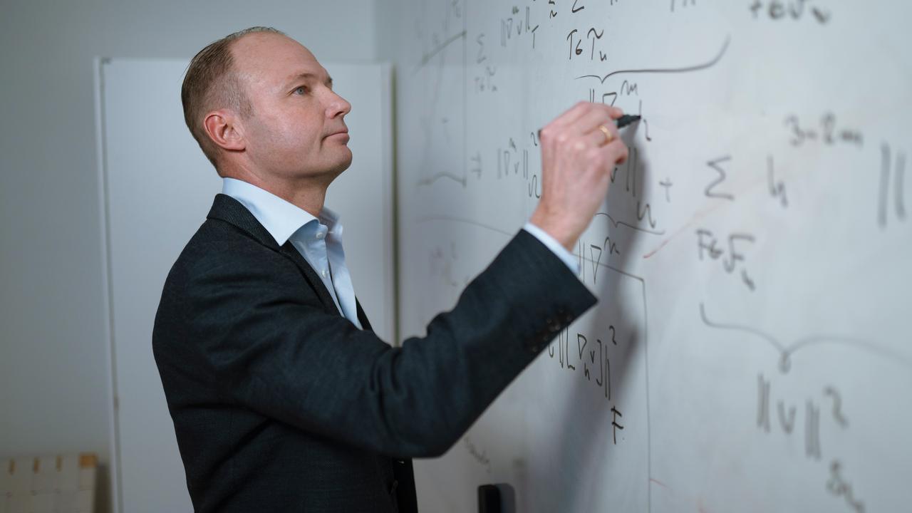 Mats G LarsonProfessor vid Institutionen för matematik och matematisk statistik