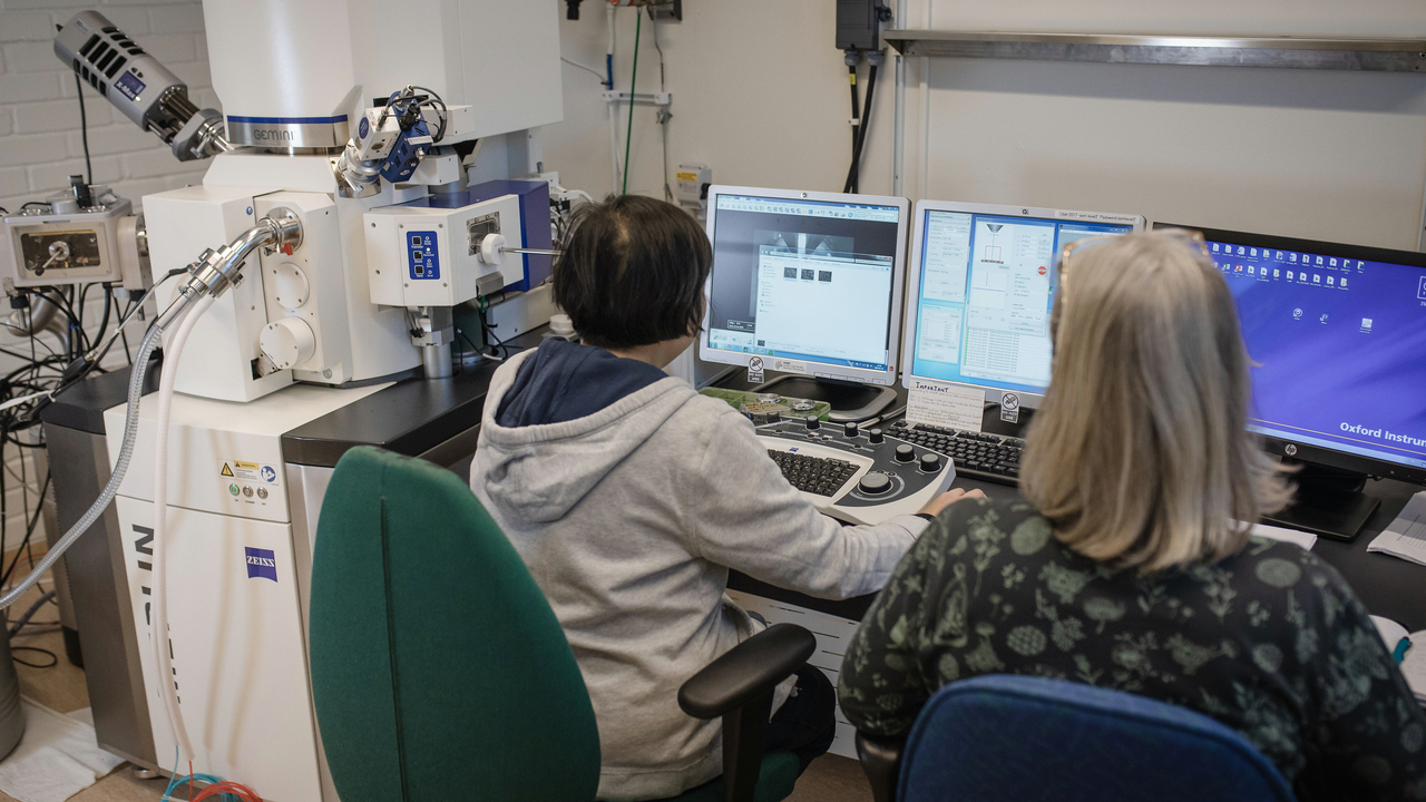 Carl Zeiss Merlin FESEM at UCEM, Umeå University.