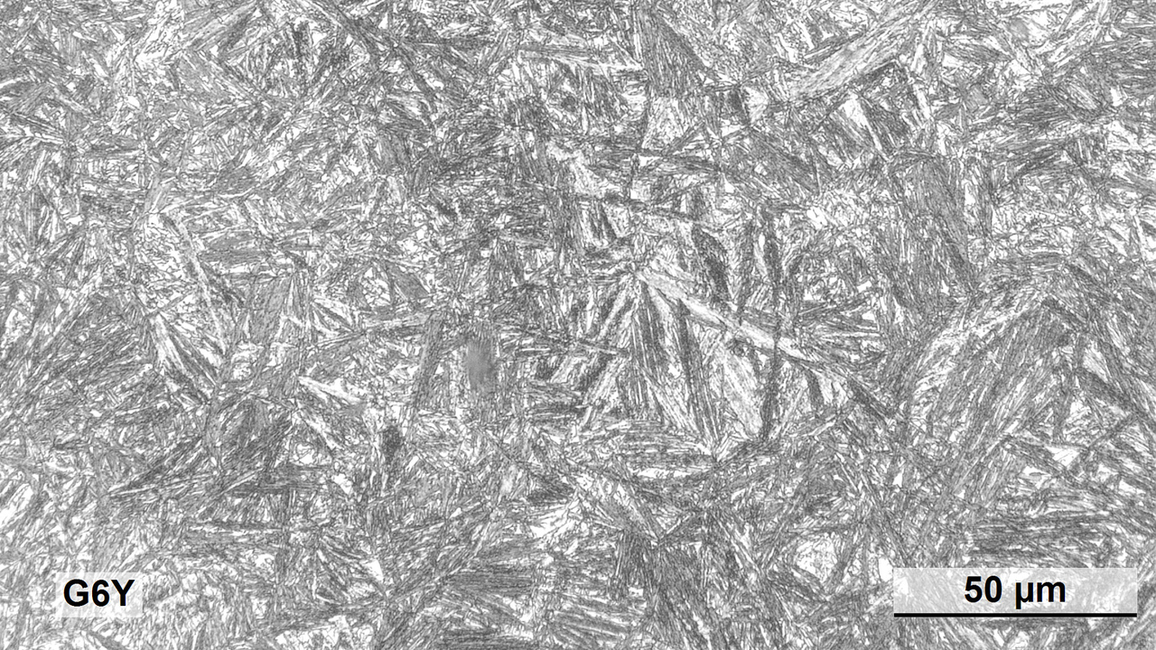 Elektronmikroskopbild på ausferritisk stålstruktur.