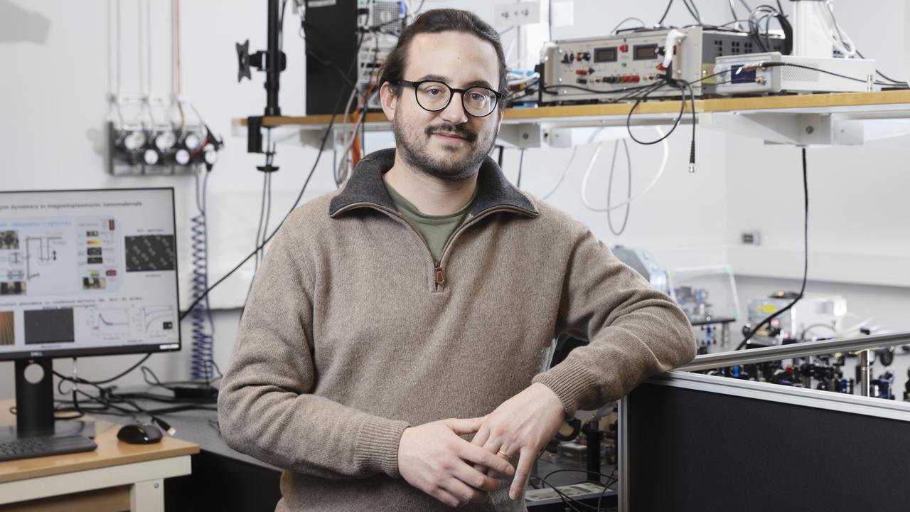 Nicolò Maccaferri i labbmiljö.