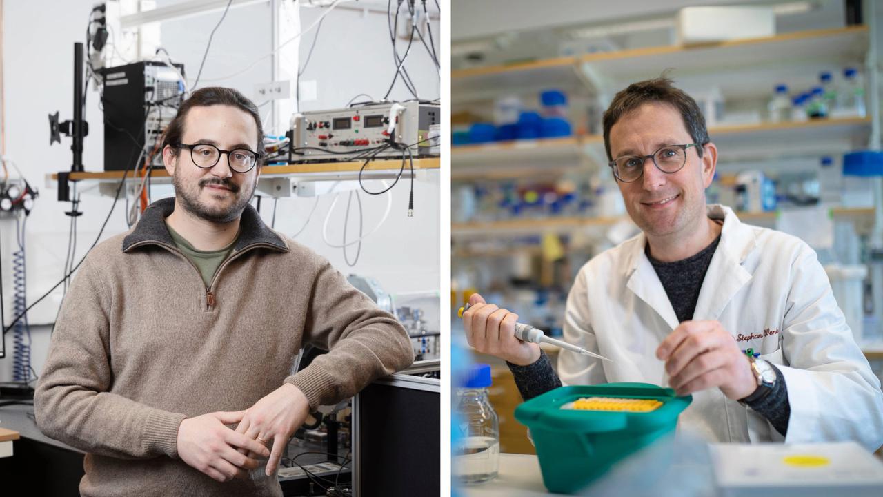 Två män i labbrockar, den ena håller i en skål och den andra i en sked.