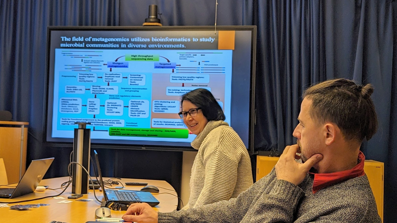 Dr Nataliia Vasylieva, Odesa National University and Dr Oleksandr Zinenko. Karazin Kharkiv National University, at a workshop on bioinformatics.
