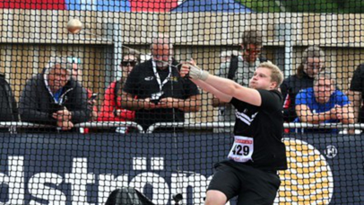 Man som kastar slägga