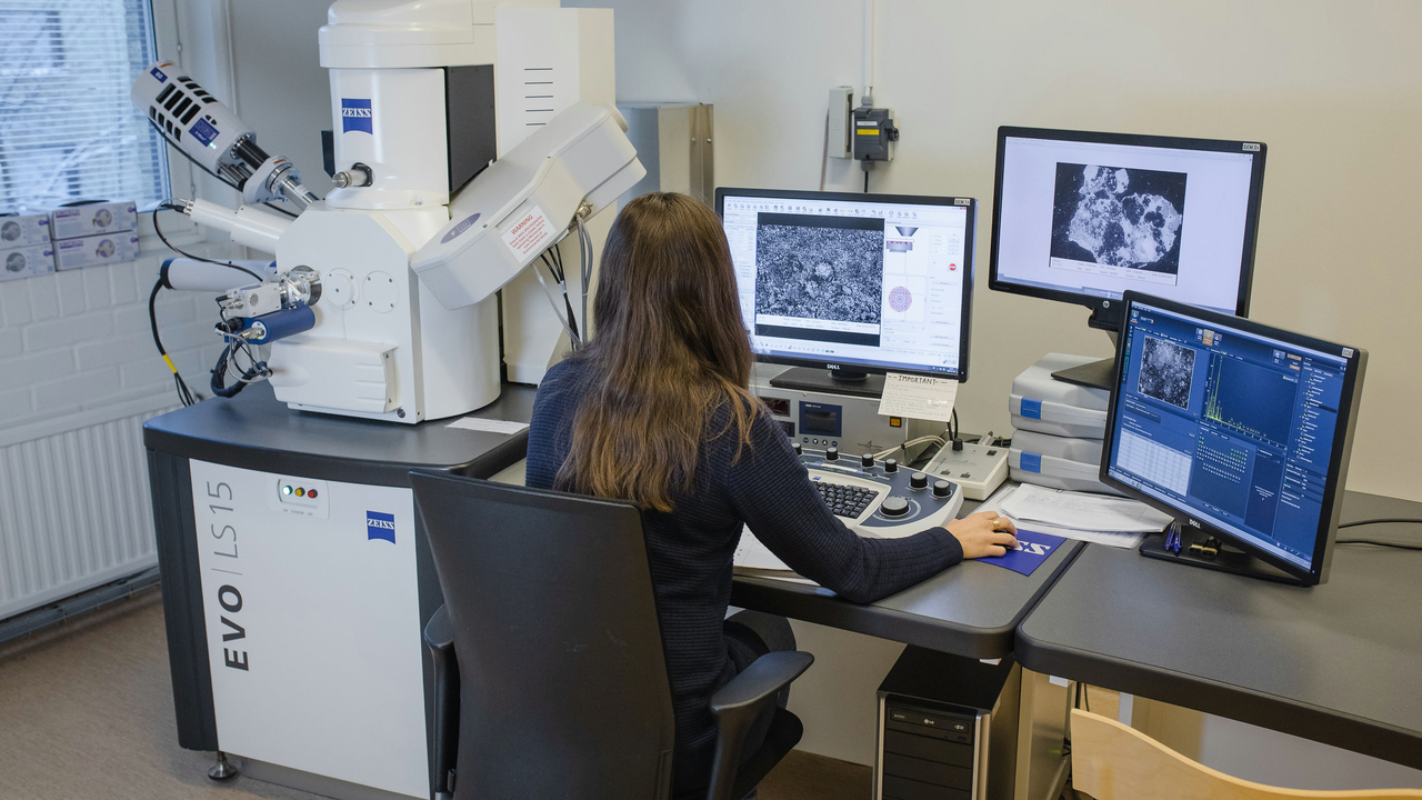 Carl Zeiss Evo SEM at UCEM, Umeå University.