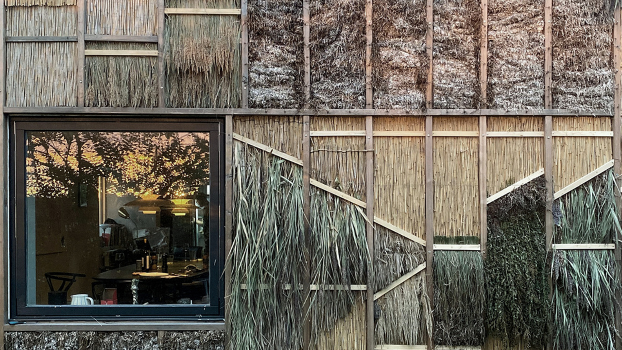 Byggnad med alternativa fasadmaterial