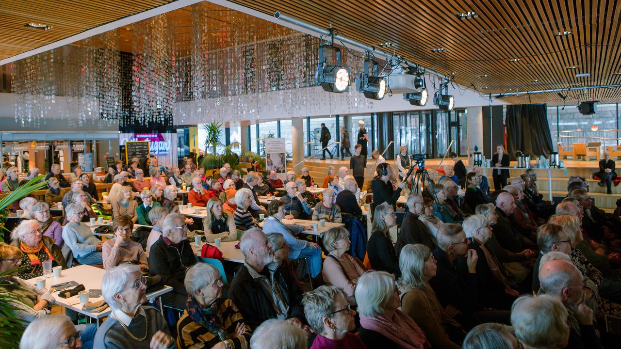 Fika efter en forskareVi bjuder på kunskap och fika. Populärvetenskapliga live-sända seminarier ger dig möjlighet att ta del av spännande medicinsk forskning.