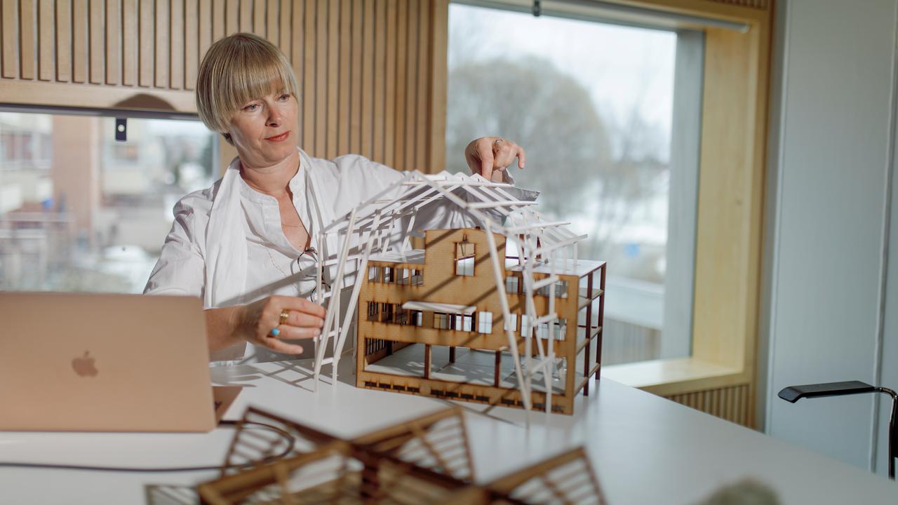 Cornelia RedekerProfessor vid Arkitekthögskolan vid Umeå universitetRoll: Katalogansvarig, Prefekt