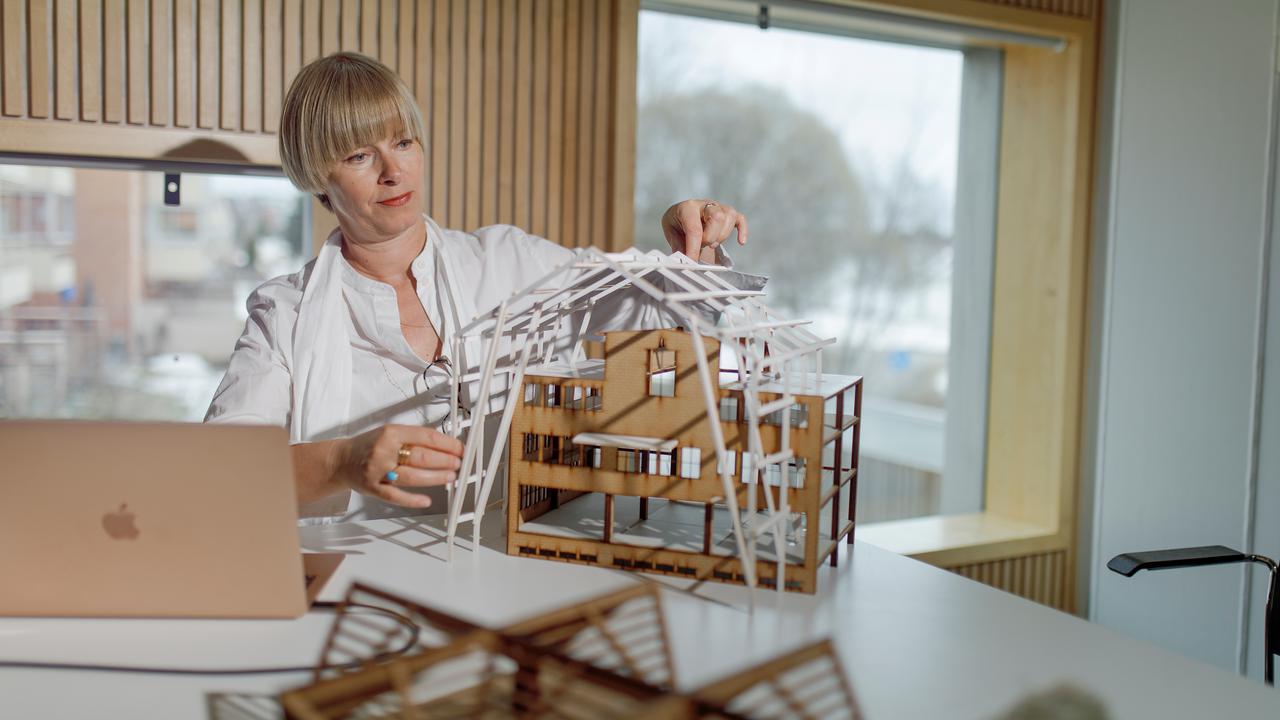 Cornelia RedekerProfessor vid Arkitekthögskolan vid Umeå universitetRoll: Katalogansvarig, Prefekt