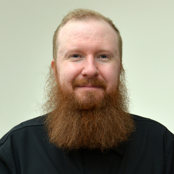 Nils Eriksson är autismdiagnostiserad författare och kritisk granskare av NPF och neuropsykiatri.