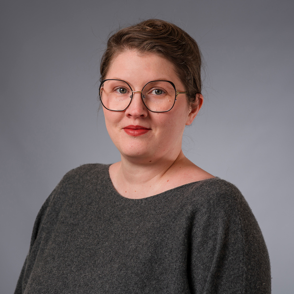 Porträttfoto Elina Omnell Nordung, projektassistent vid Enheten för demografi och åldrandeforskning vid Umeå universitet (EDÅ)