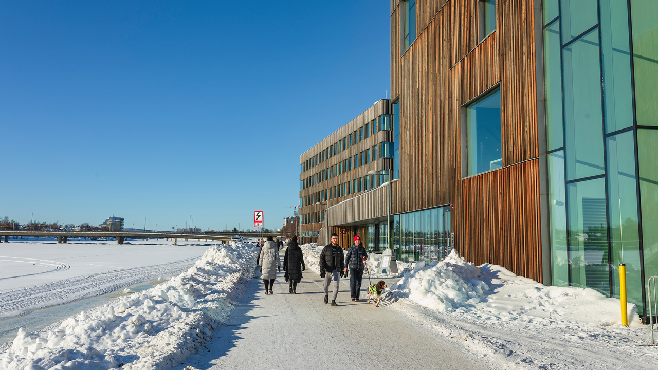 Bildmuseet och strandpromenaden vintertid.