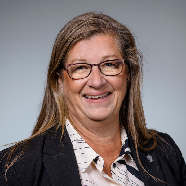 Porträtt på Katrine Riklund, prorektor vid Umeå universitet.