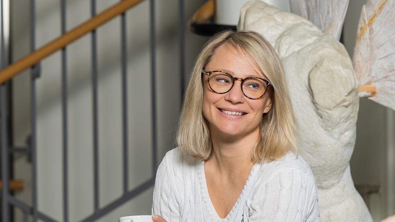 Porträttbild av Helena Backman