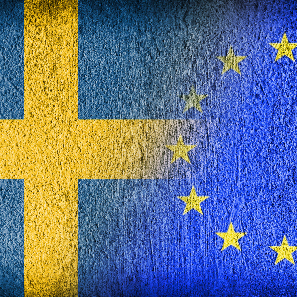 Fotomontage av svensk flagga och EU-flagga för att illustrera Sverige och EU eller Sveriges EU-medlemskap.