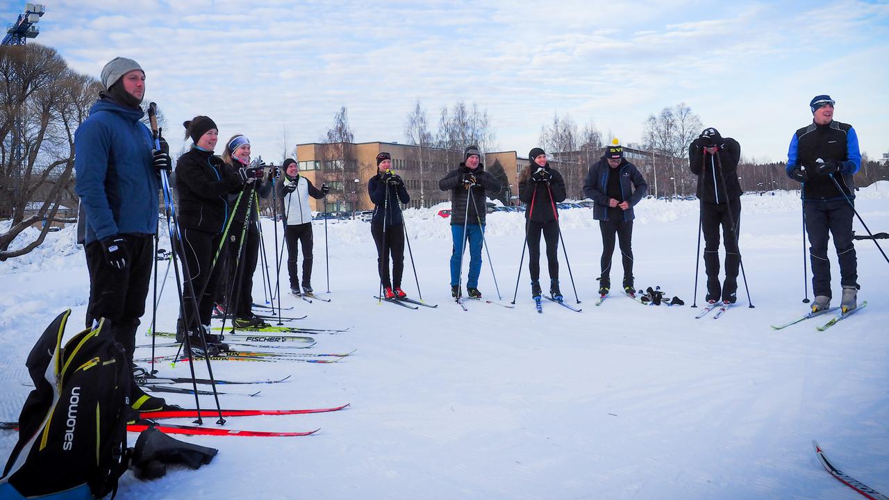 Studenter och medarbetare tog chansen till en skidlektion under Hälsa på campus.