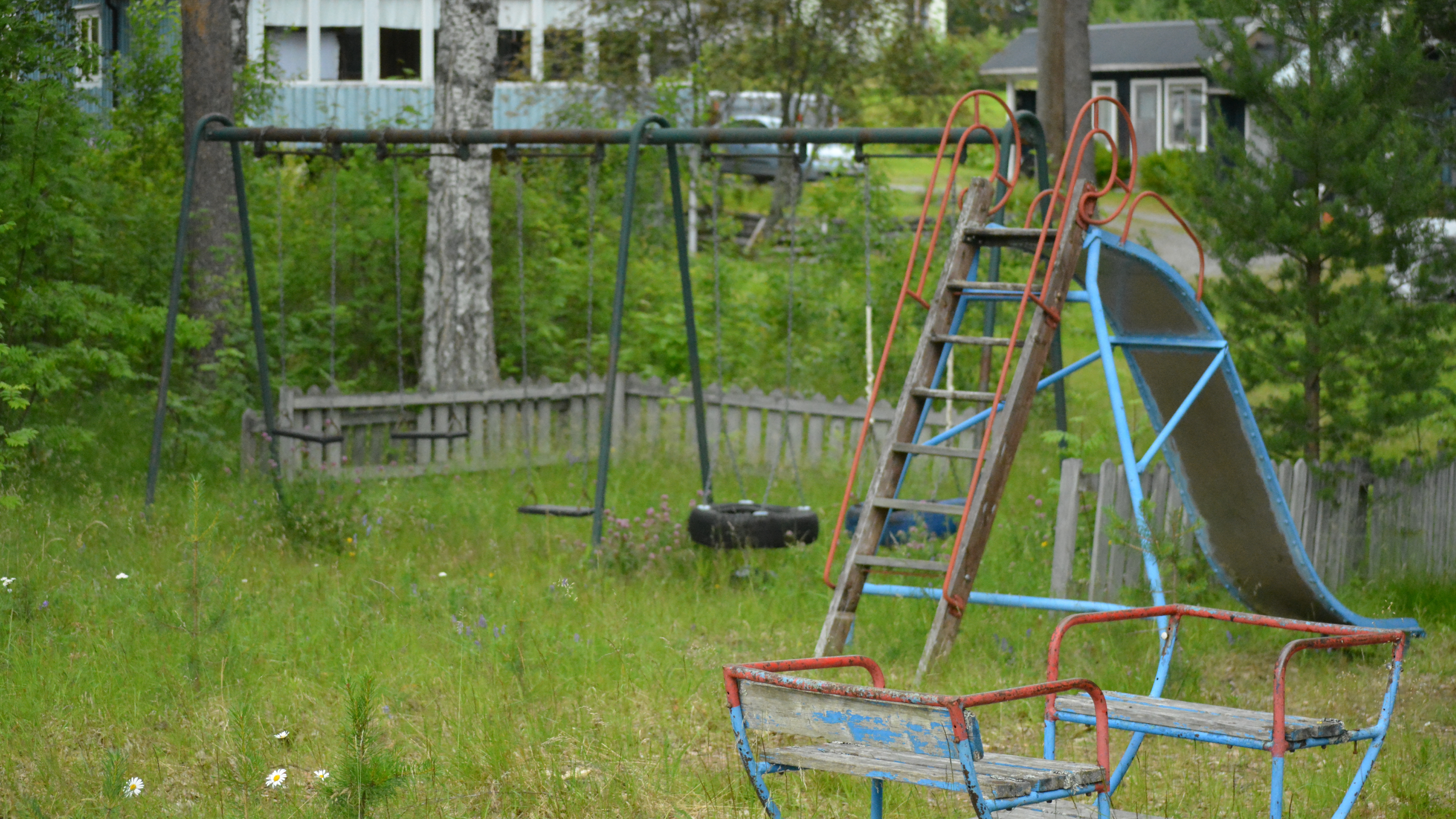 Overgrown playground in Åskilje.