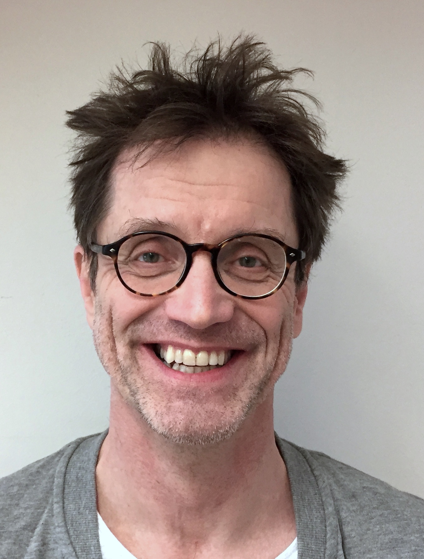 Personalbild Thomas Hellström