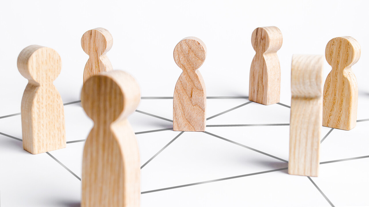 Wooden figurines symbolising network and cooperation