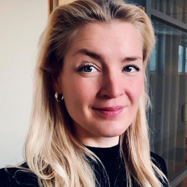 Elin Thysell i korridor