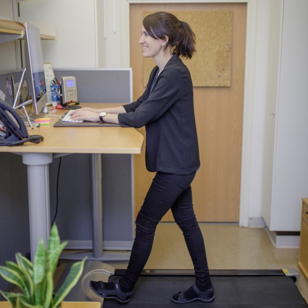 Frida Bergman på gåband