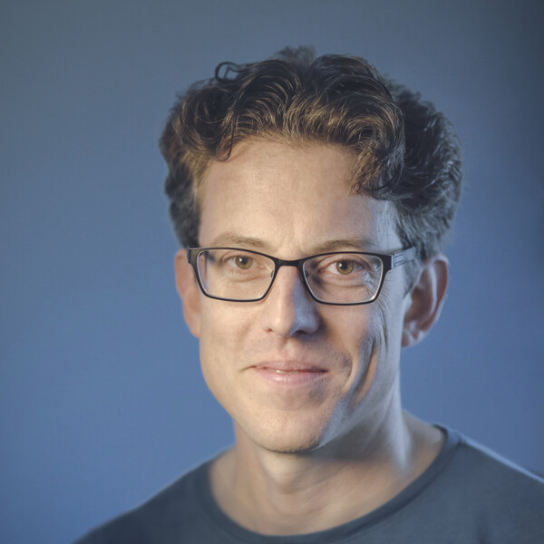 Porträtt på Kalle Grill, universitetslektor vid Institutionen för idé- och samhällsstudier, Umeå universitet.