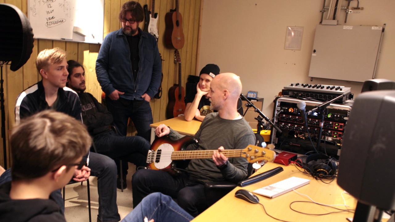 Studenter vid kursen i musikproduktion vid Institutionen för estetiska ämnen