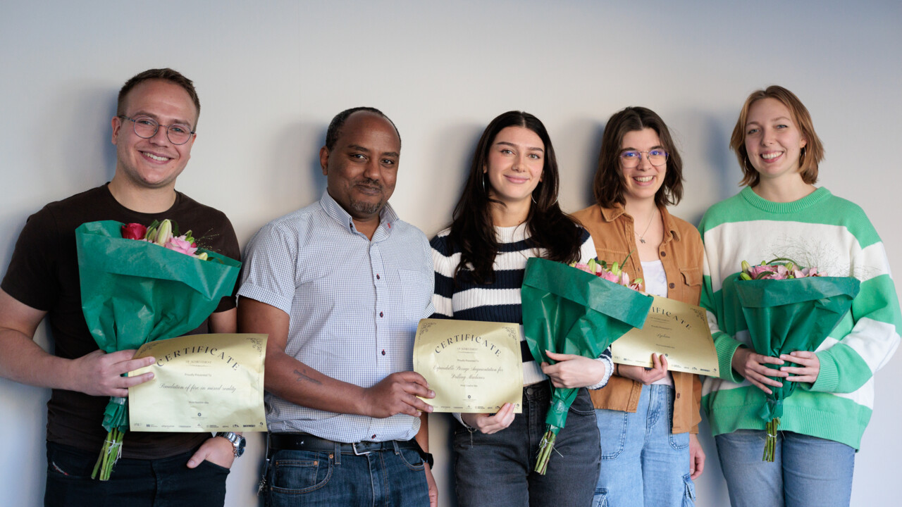 Gruppbild på glada vinnare av Innovation Boot Camp