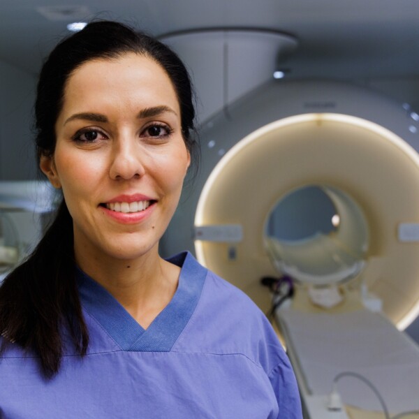 Porträtt på Laleh Zarrinkoom, Institutionen för kirurgisk och perioperativ vetenskap