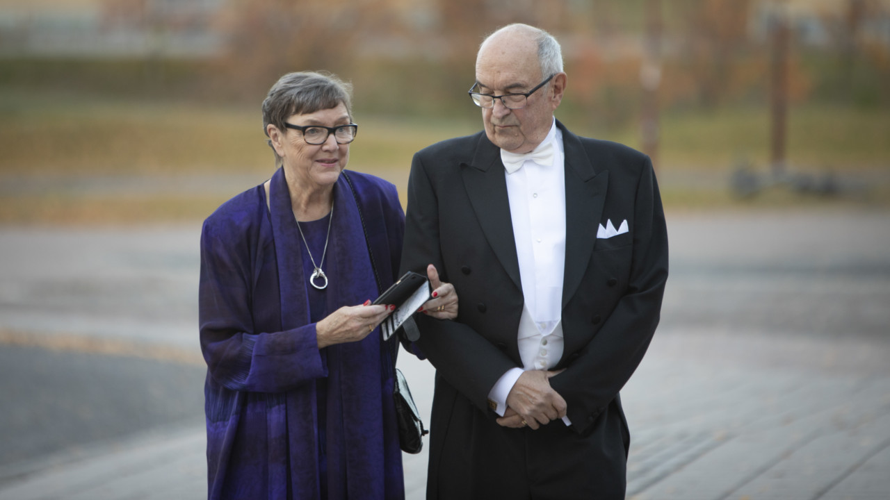 Gäster som minglar före och efter ceremonin vid Årshögtiden 2018.