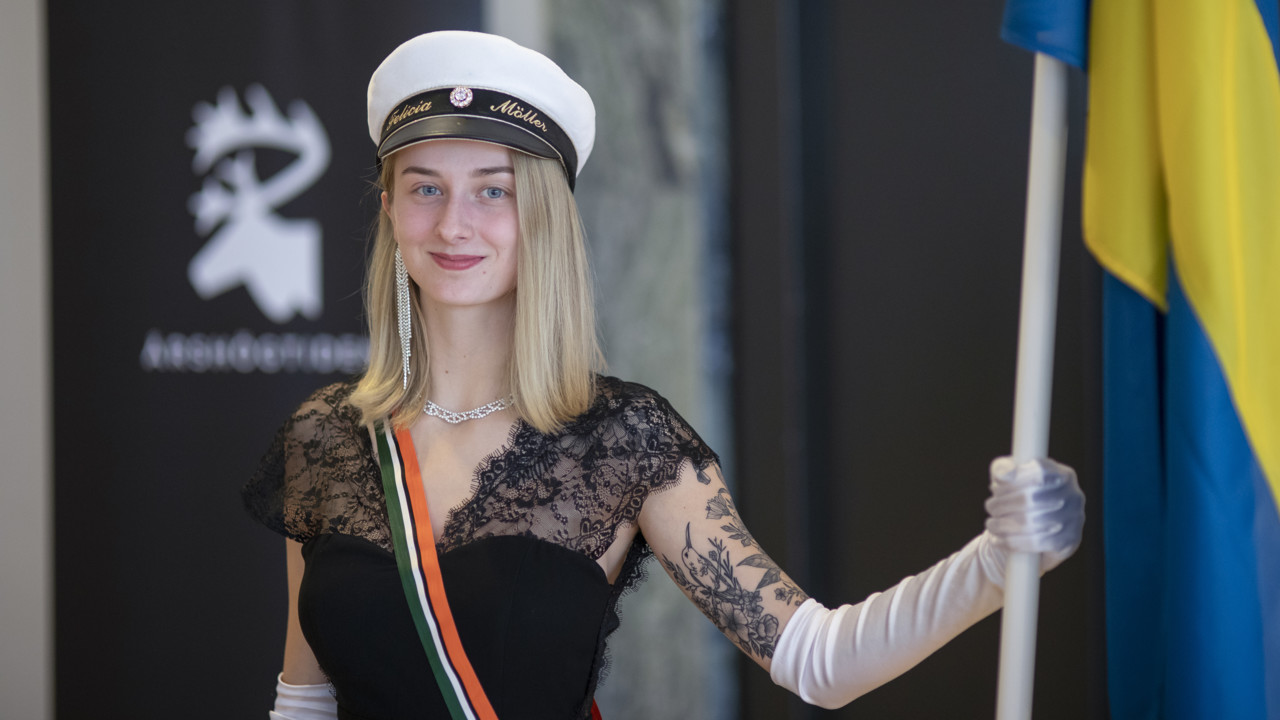 Gäster som minglar före och efter ceremonin vid Årshögtiden 2018.