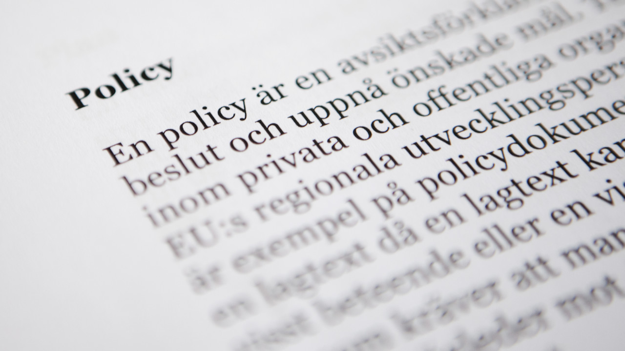 Bild på detalj ur policydokument för att illustrera regelverk.