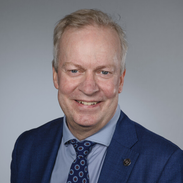 Porträtt på Per Ragnarsson, biträdande universitetsdirektör vid Umeå unviersitet.