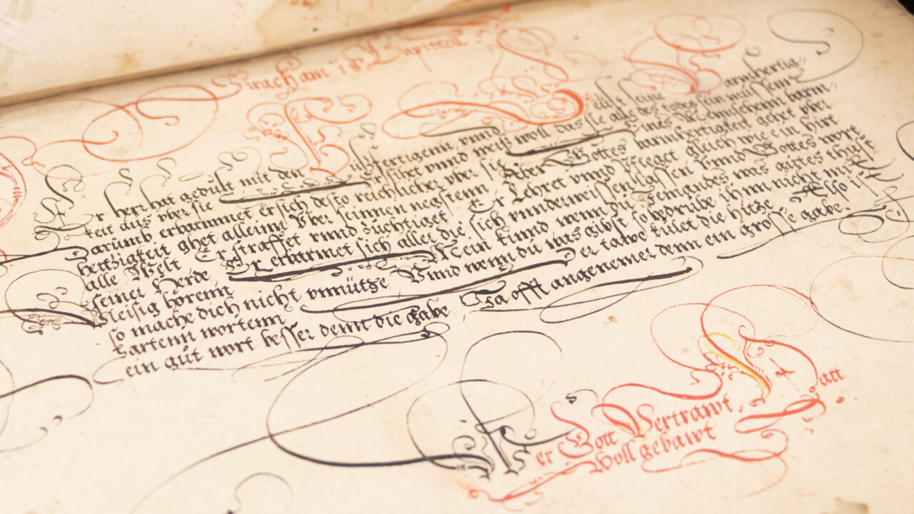 Uppslag av bok från Ekströmsamlingen