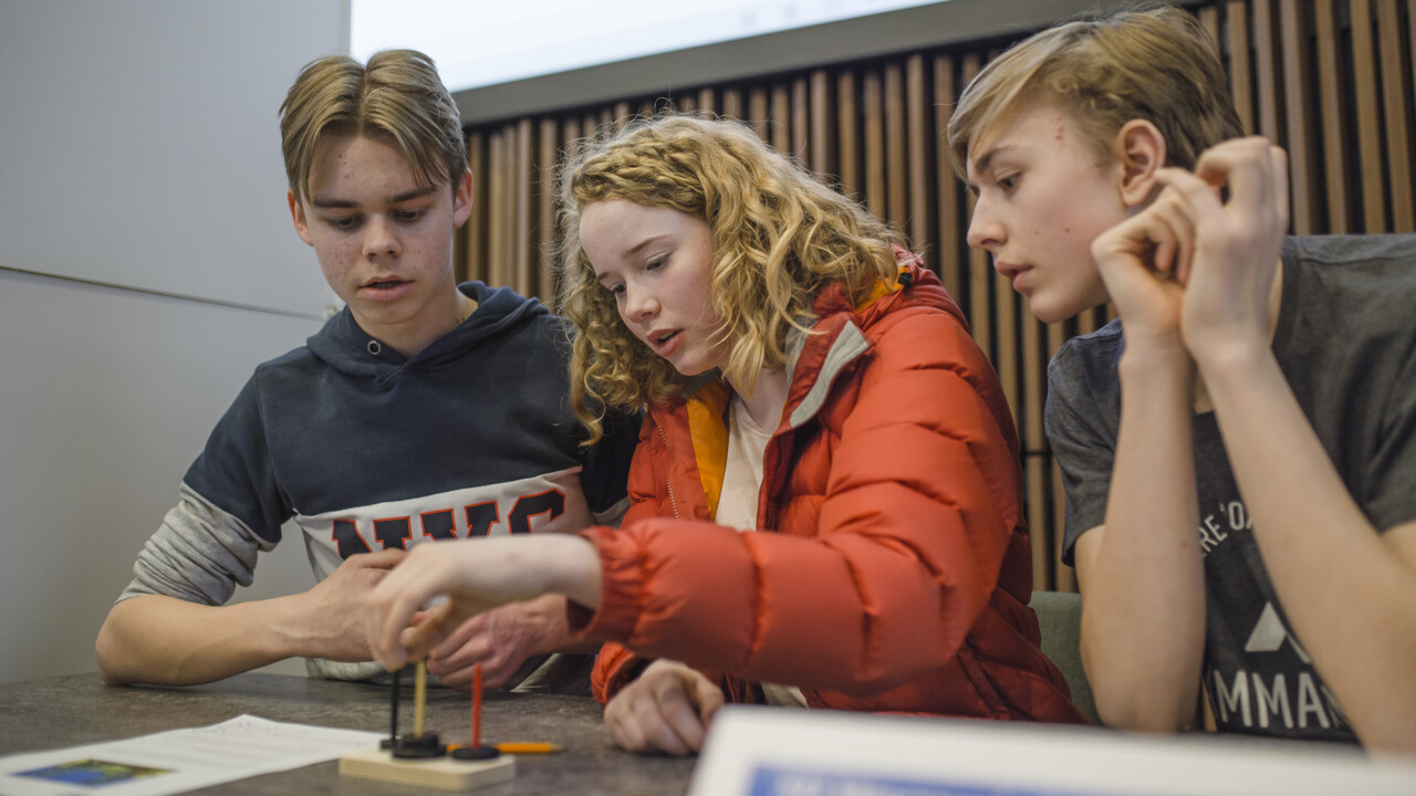 Bild på elever som tävlar i Teknikåttans regionfinal