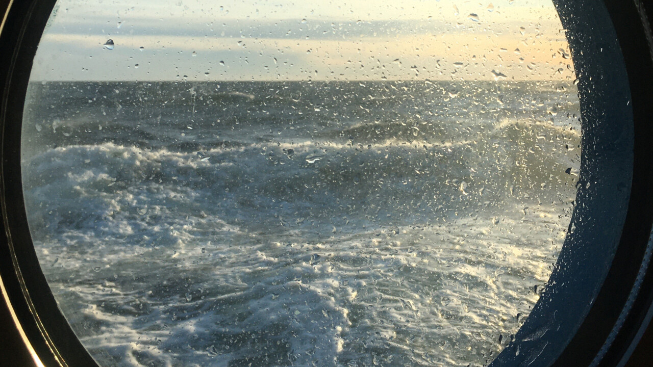 vågor från ett fartyg