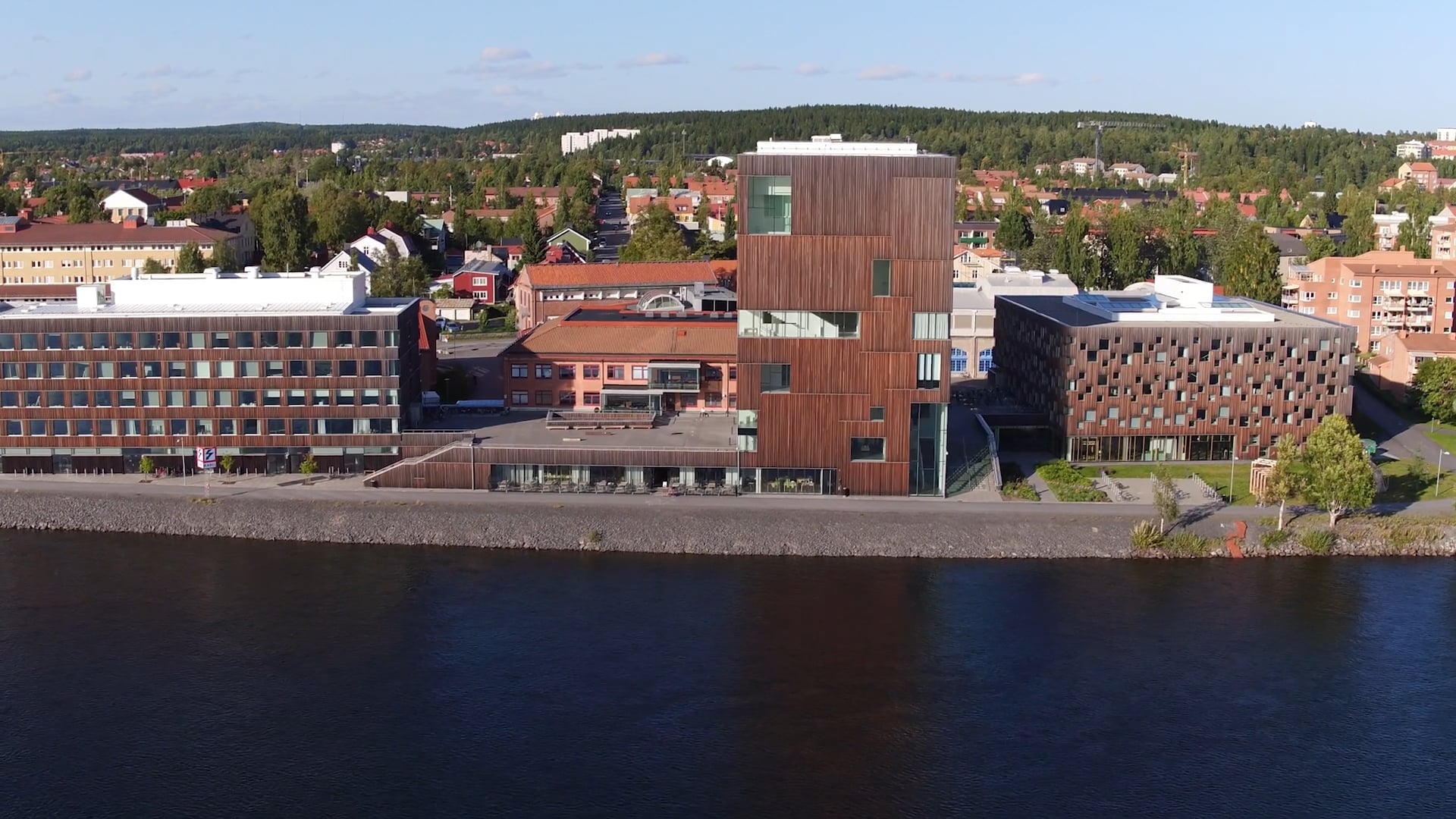 Video: Möt studenter som arbetar hårt inför examensutställningarna