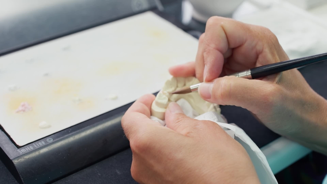 Video: Så arbetar tandtekniker