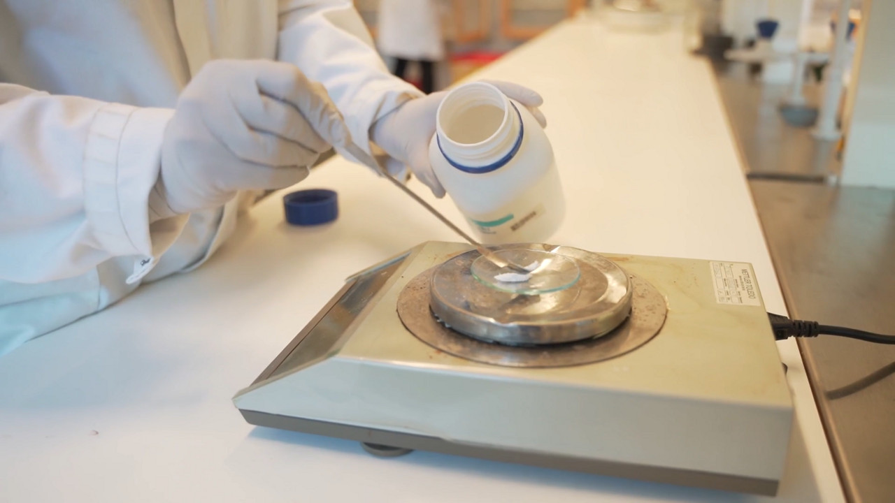 Video: Läs både kemi och molekylärbiologi