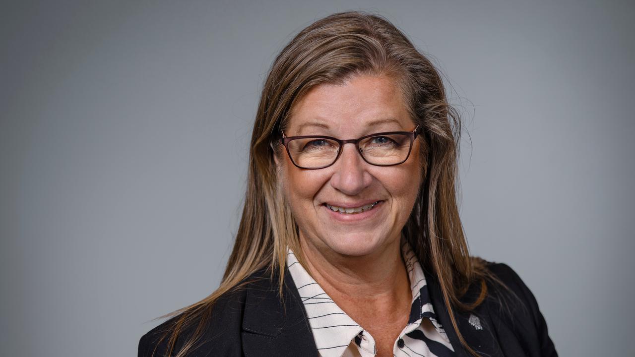 Porträtt på Katrine Riklund, prorektor vid Umeå universitet.