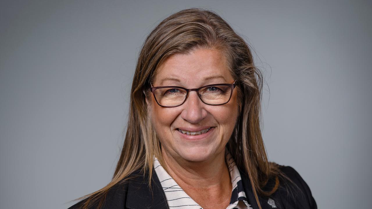 Porträtt på Katrine Riklund, prorektor vid Umeå universitet.