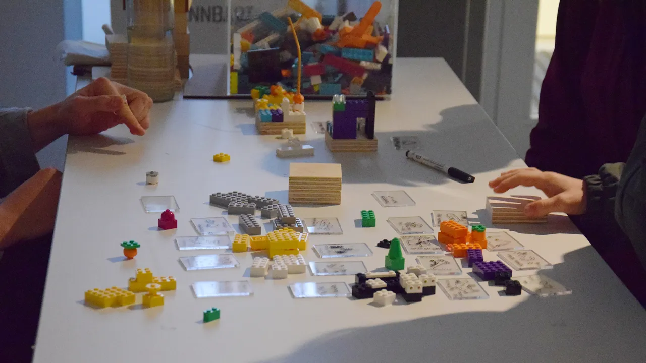 Workshop where participants tried puzzling their food to fit on a 1600 m^2 area